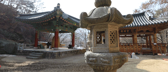 Nojeoksa Temple and stone lantern