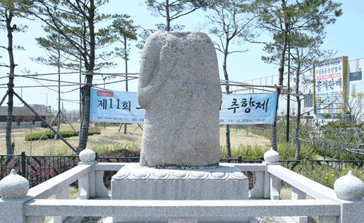 Stone Statue of grandmother with meals from hometown (Koryo Dynasty)