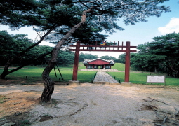 Tomb of Sunhoi crown prince and Gonghoibin with last name Yoon, Sunchangwon