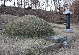 A loyal retainer who predicted the outbreak of the Japanese Invasion of Korea, YoonGil Hwang's tomb 