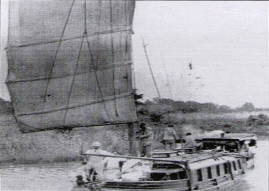 한강에서 운영되던 소형증기선(1901년)