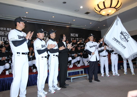 Founded the first Korean baseball team, Goyang Wonders (2011)