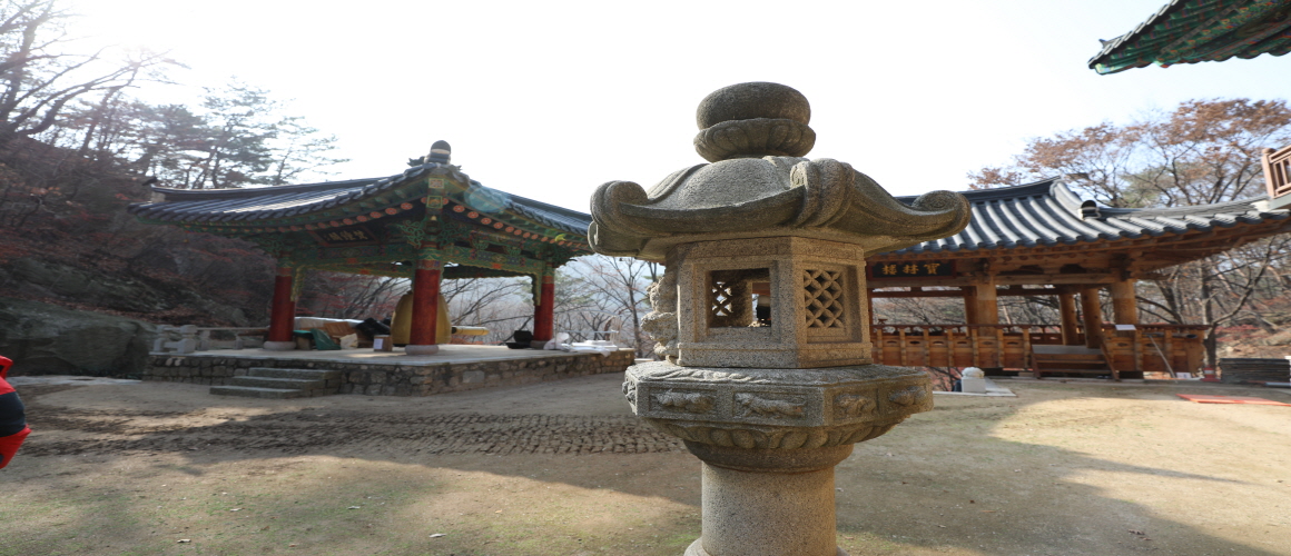Nojeoksa Temple and Stone Lantern