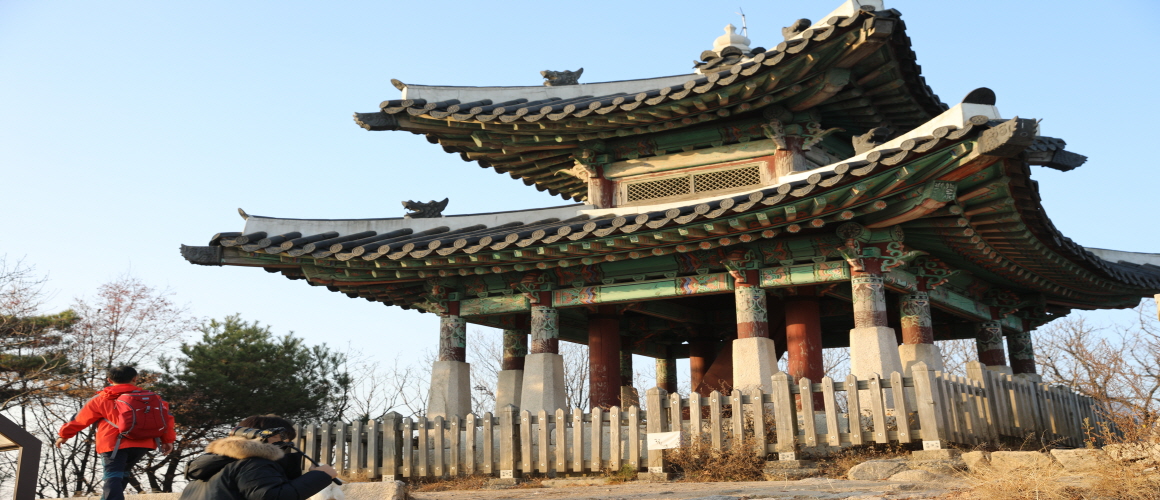 북한산성 시단봉 위의 동장대