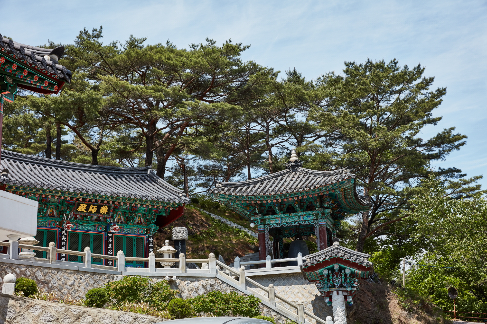 Daeungjeon Hall, Amitabha Temple (Previously Deogam Temple) with Features of Cave Stone 