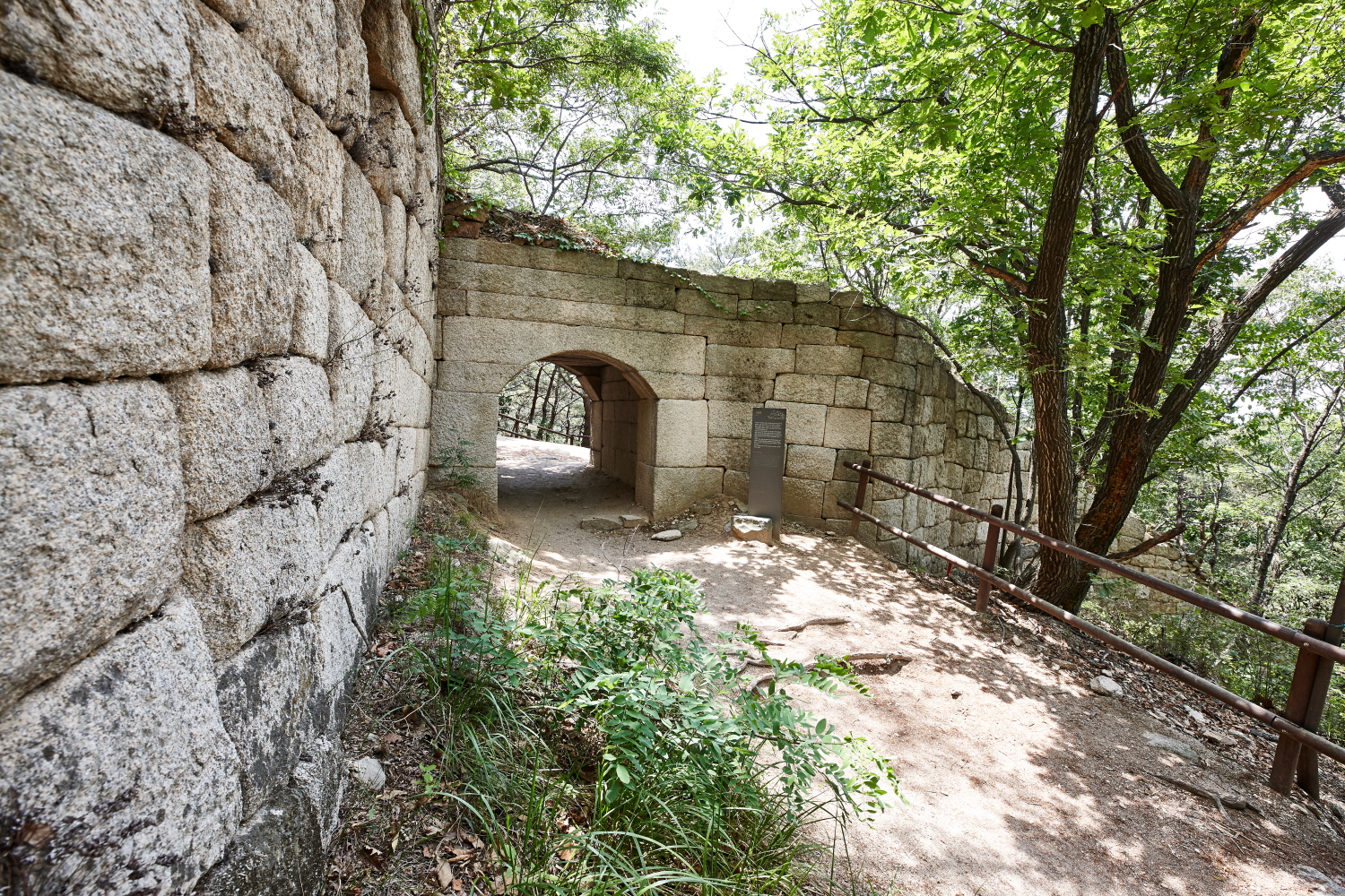 Seoammun (Western Secret Gate), a quiet and peaceful road