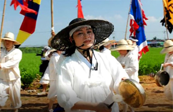 Songpohomiguli, the folk game for wishing the bumper year and reward