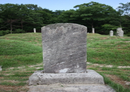 The tomb of Mr. Kim Myeong Won