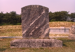 The one to set Danjong’s grave as Neung, Park Chungwon's grave