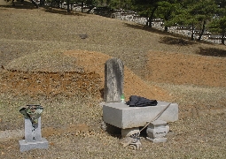 Ryu Jindong Teacher’s Tomb