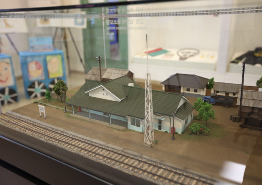 In Japanese colonial era, compulsory military service occurred at Ilsan Station (Ilsan Station in December 2016)