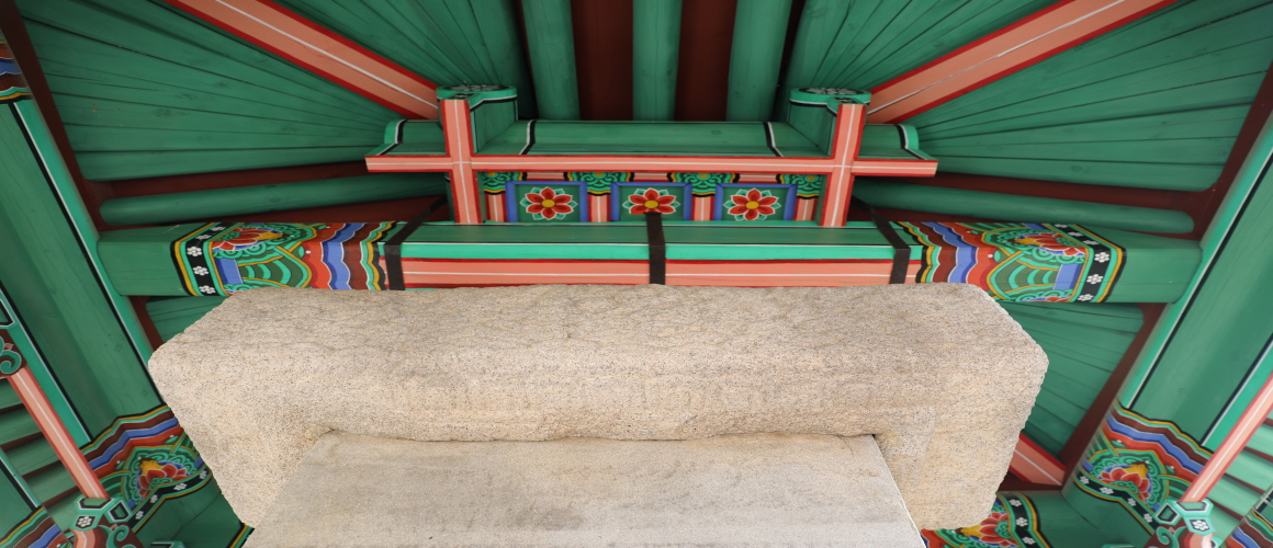 Stone Monument of Wonjeung Guksa at Taegosa Temple and Stone Supa with Cloud Pattern