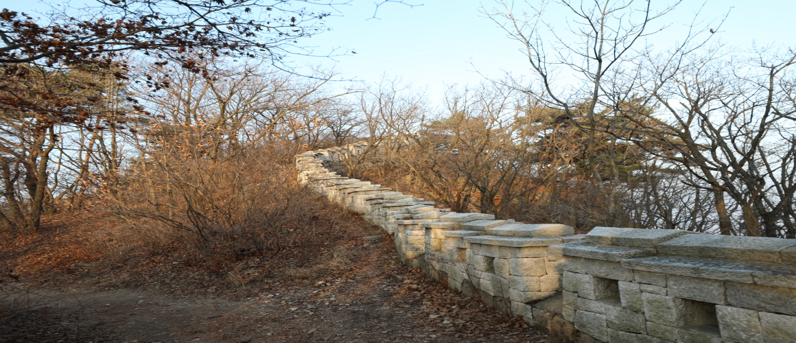 동장문과 용암문 사이 성곽