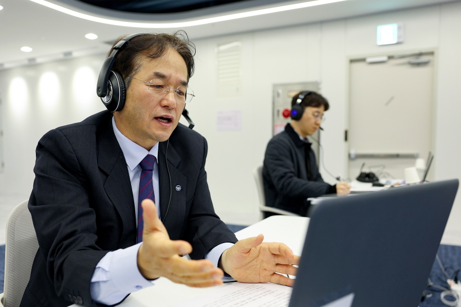 코넬대 총장 화상 면담