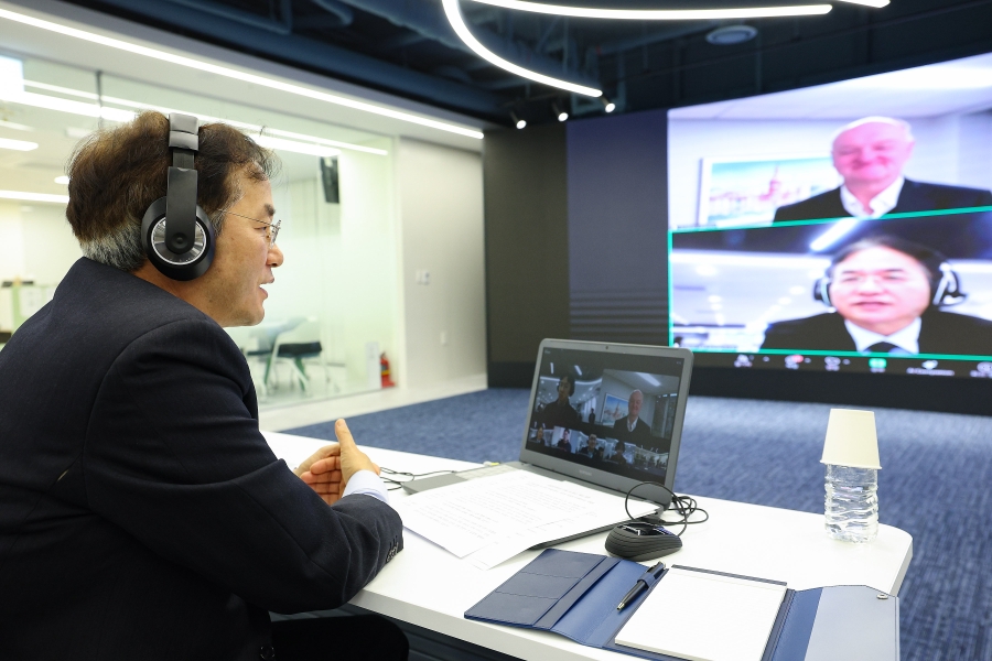 코넬대 총장 화상 면담